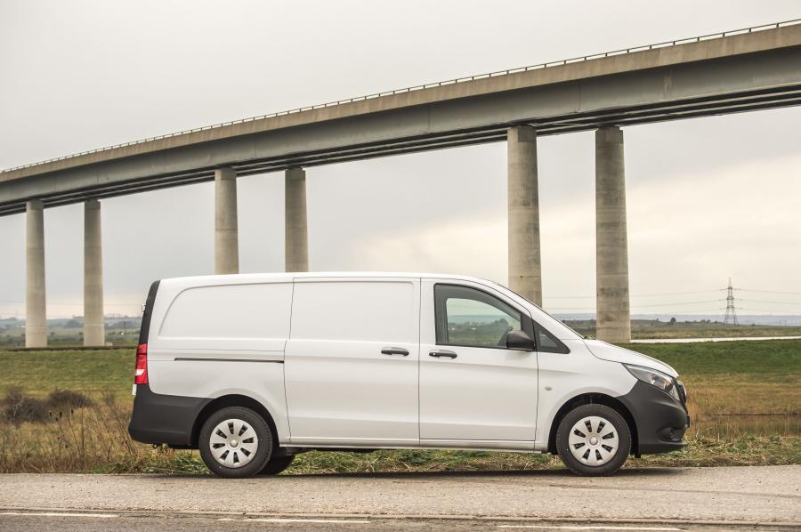  Mercedes-Benz Vito Panel Van 2015 года  (UK) (фото 7 из 30)